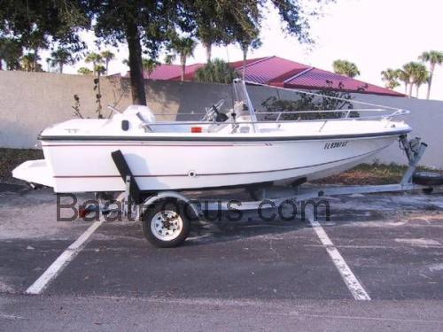 Boston Whaler Rage Spesifikasjoner og anmeldelser